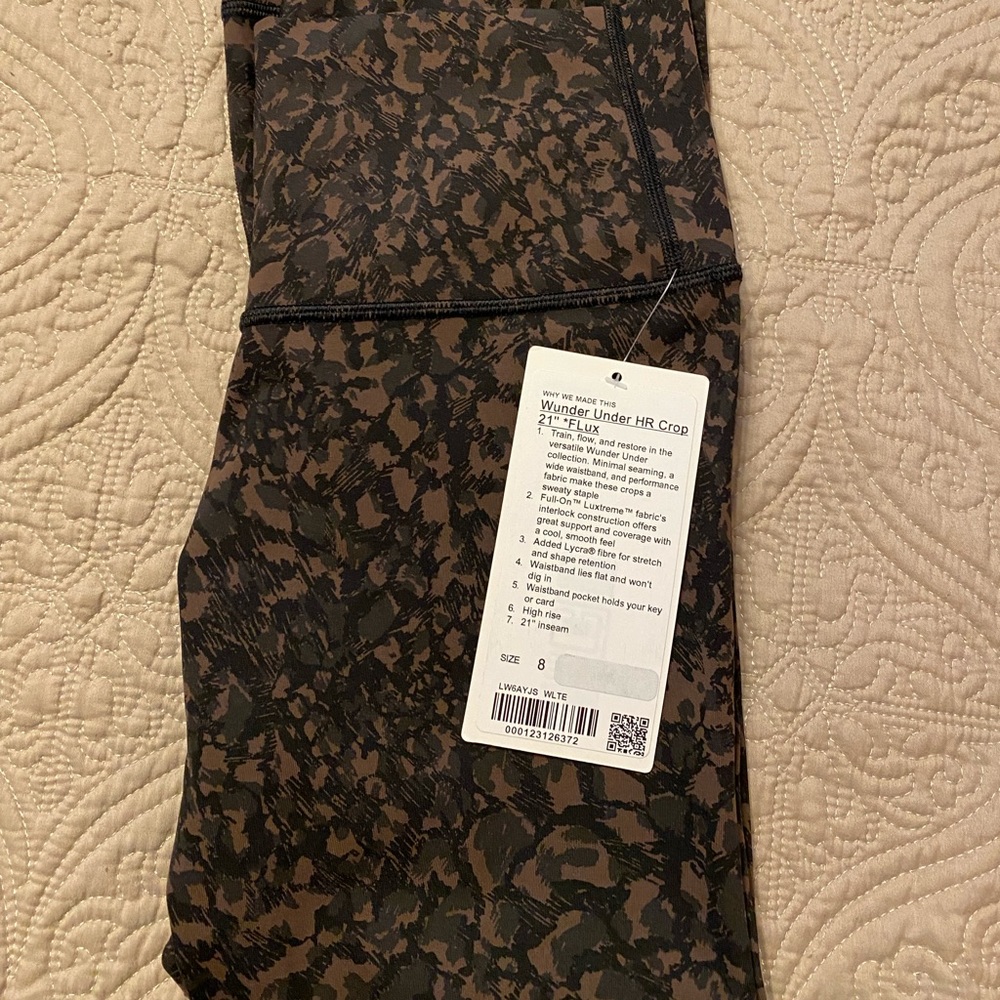 NWT Lululemon Wunder Under HR Crop Size 8
